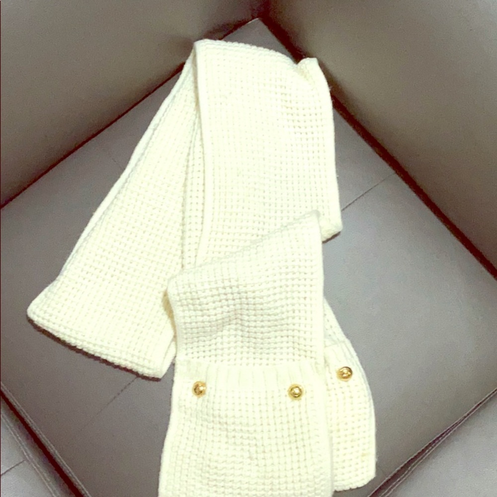 Michael Kors Knitted Scarf with Buttons & Pockets